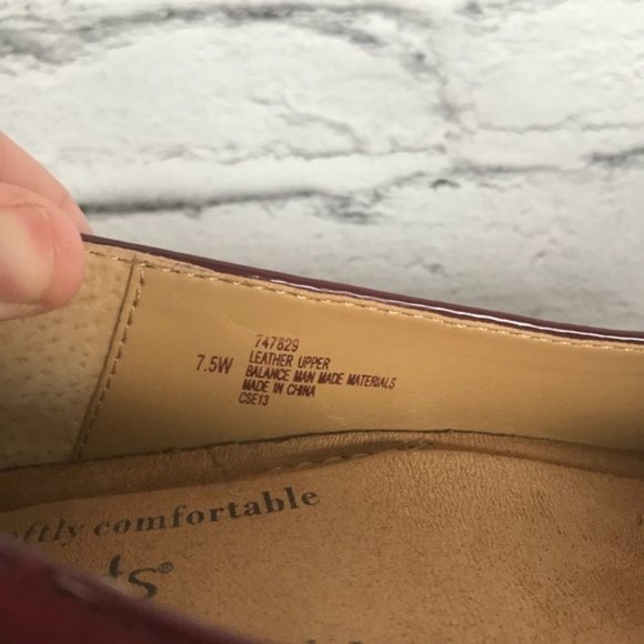 Softspots Suede Round Toe Heels size 7.5W - Picture 7 of 7